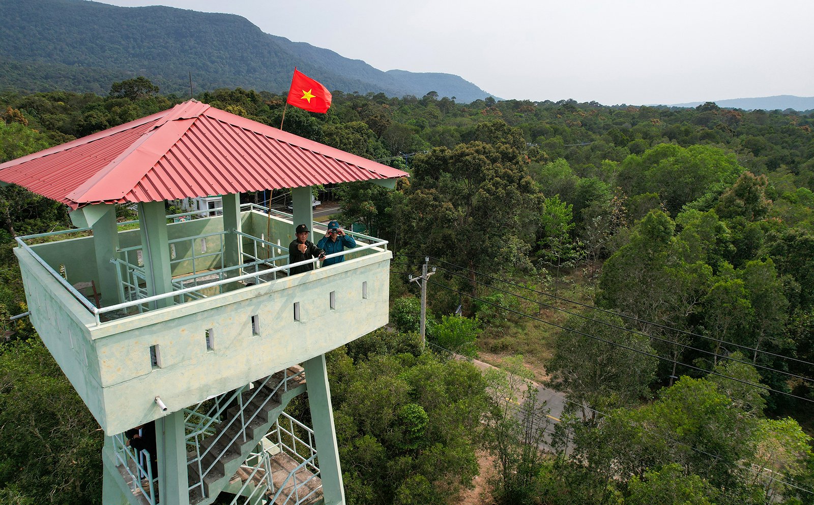 Phu Quoc nationalpark organiserar 3 555 patruller för att förvalta och skydda skogar.