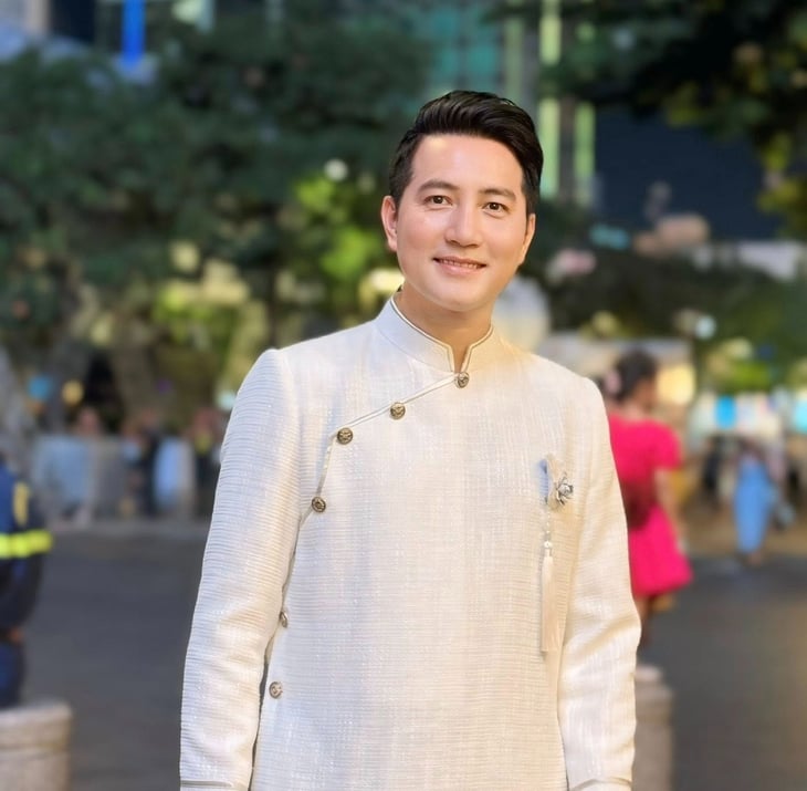 Ali Hoàng Dương biểu diễn trước chung kết Giải bóng đá công nhân, viên chức Việt Nam 2025 - Ảnh 2.