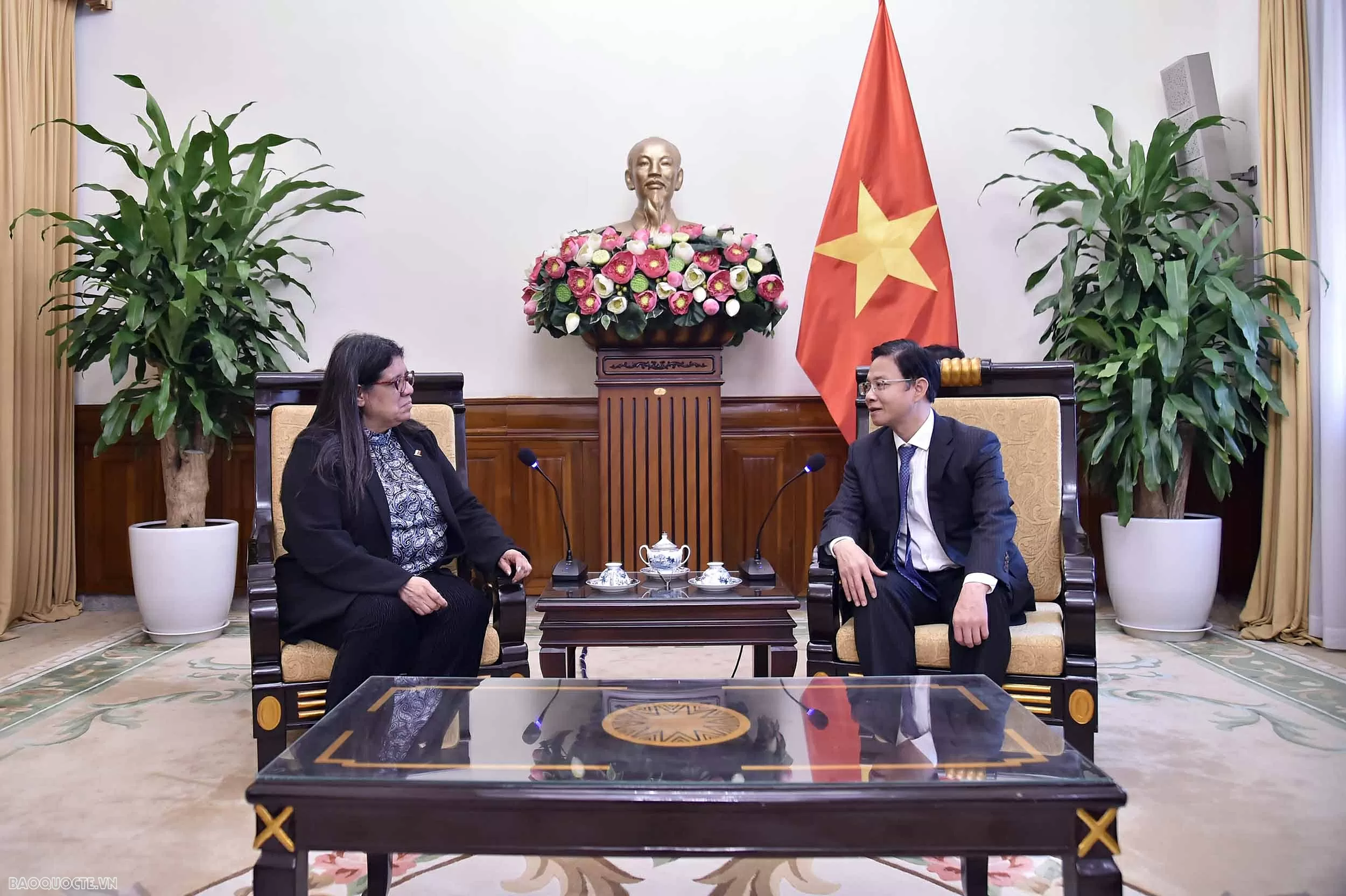 Biträdande utrikesminister Ngo Le Van tog emot Venezuelas biträdande utrikesminister Thứ trưởng Ngoại giao Ngô Lê Văn tiếp Thứ trưởng Ngoại giao Venezuela
