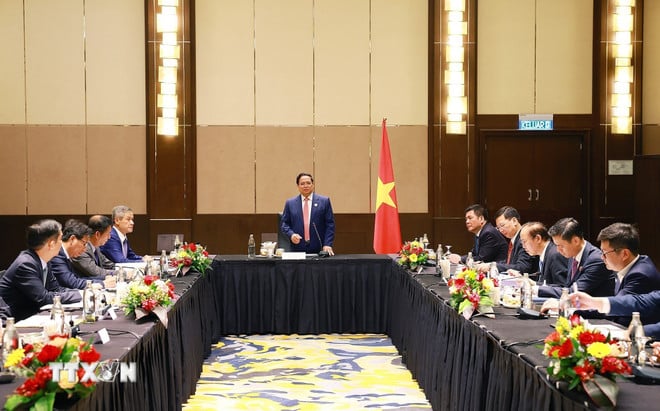 ttxvn-thu-tuong-pham-minh-chinh-lam-viec-voi-dai-su-5.jpg