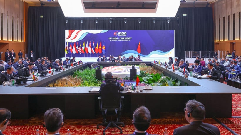 A 28. ASEAN-Kína csúcstalálkozó látképe. (Fotó: VGP/Nhat Bac)