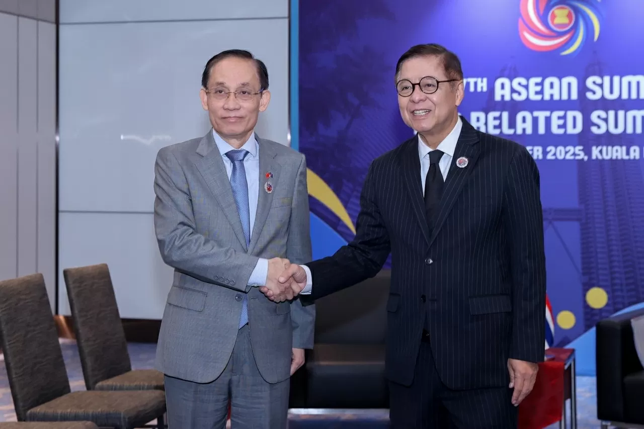 Le Hoai Trung, a párt központi bizottságának titkára és külügyminiszter kétoldalú találkozókat tartott a 47. ASEAN-csúcstalálkozón és a kapcsolódó csúcstalálkozókon. Bí thư Trung ương Đảng, Bộ trưởng Ngoại giao Lê Hoài Trung tiếp xúc song phương tại Hội nghị cấp cao ASEAN lần thứ 47 và các hội nghị liên quan