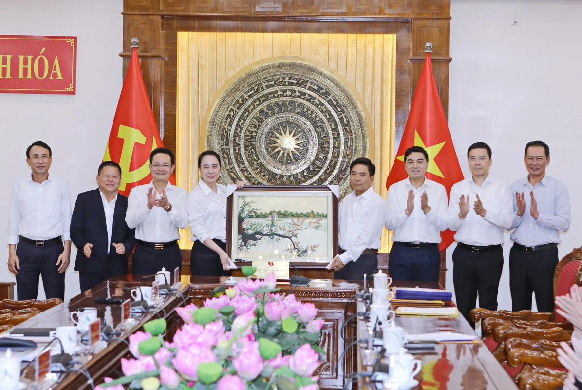 A Thanh Hoa Tartományi Párt Állandó Bizottsága együttműködik a Northern Power Corporationnel