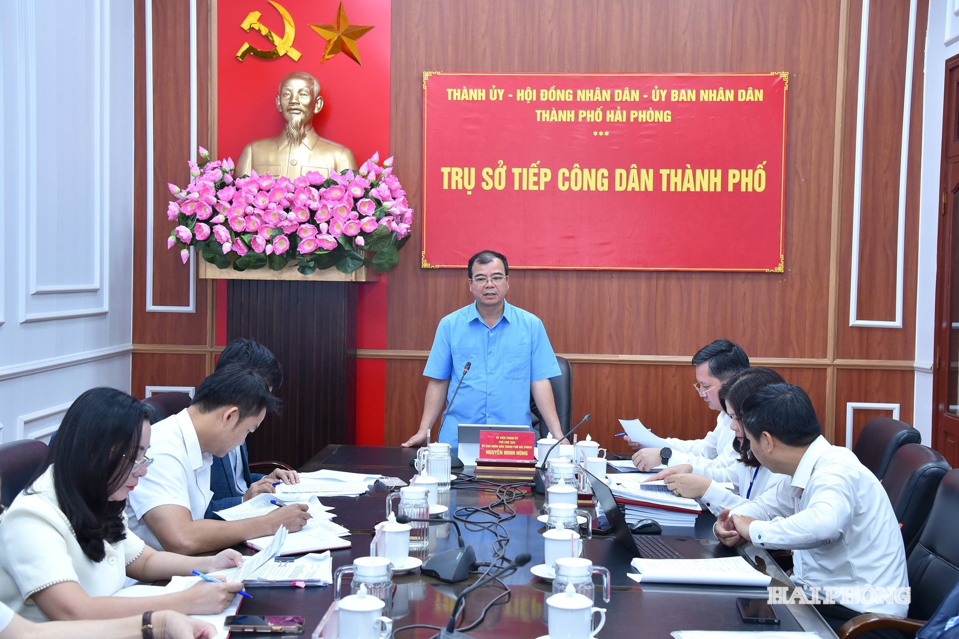 O camarada Nguyen Minh Hung, vice-presidente do Comitê Popular da Cidade, concluiu a reunião.