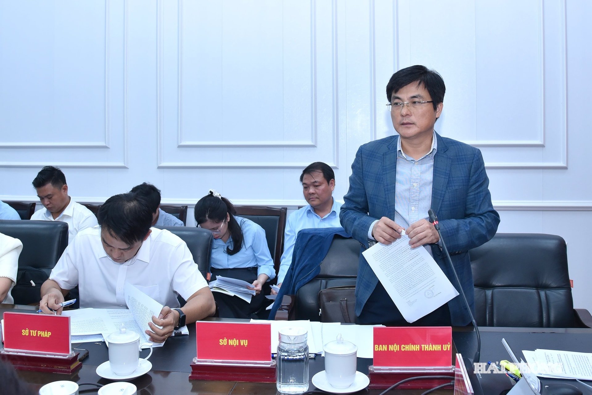 Representantes de departamentos e filiais da cidade já responderam a petições de trabalhadores e operários em 9 distritos de trânsito da província de Hai Duong.