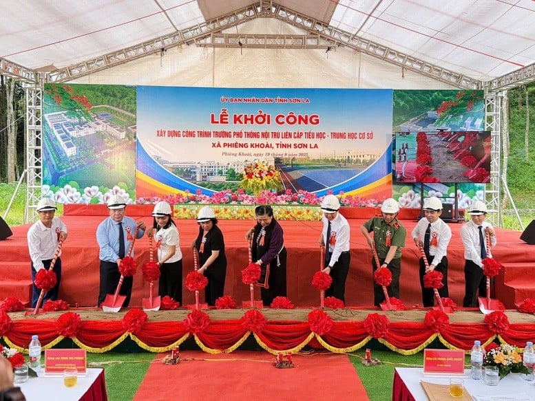 Lễ khởi công xây dựng Trường phổ thông nội trú liên cấp Tiểu học - Trung học cơ sở xã Phiêng Khoài - Trường liên cấp đầu tiên trong tổng số 13 trường được triển khai tại tỉnh Sơn La