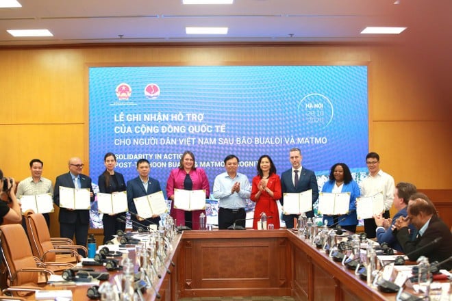 Lễ ghi nhận hỗ trợ của cộng đồng quốc tế cho người dân Việt Nam sau bão số 10 (bão Bualoi) và 11 (bão Matmo), với số tiền khoảng 9,7 triệu USD.