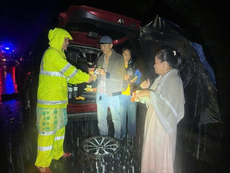 קצין משטרה: Chiến sĩ công an: