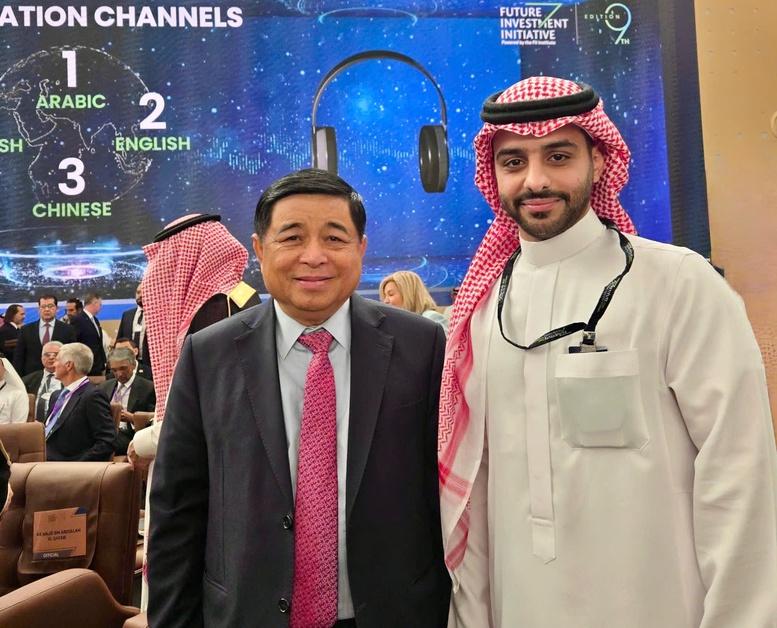 Nguyễn Chi Dung miniszterelnök-helyettes részt vesz az FII9 konferencián - 4. kép. Phó Thủ tướng Nguyễn Chí Dũng tham dự Hội nghị FII9- Ảnh 4.