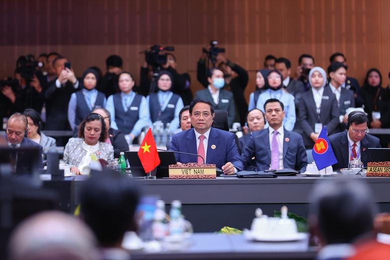 นายกรัฐมนตรีเสนอแนวทางยุทธศาสตร์ 3 ประการในการประชุมสุดยอดอาเซียน-จีน ครั้งที่ 28 - ภาพที่ 4 Thủ tướng đề xuất ba định hướng chiến lược tại Hội nghị Cấp cao ASEAN-Trung Quốc 28- Ảnh 4.