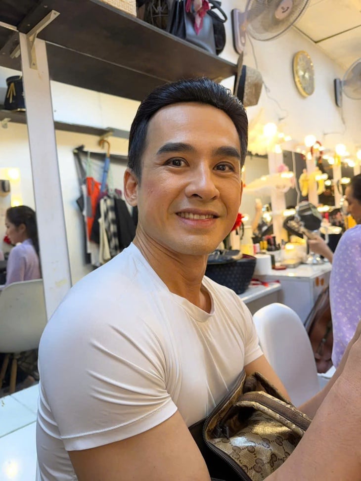 Huu Chau și cutia de pudră veche de 21 de ani dedicată lui Luong The Thanh - Fotografia 4. Hữu Châu - Ảnh 3.