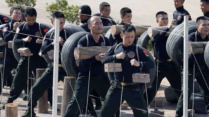 MV Chiến sĩ quả cảm: Nghe xong chỉ muốn gửi lời cảm ơn - Ảnh 2. Chiến sĩ quả cảm - Ảnh 2.