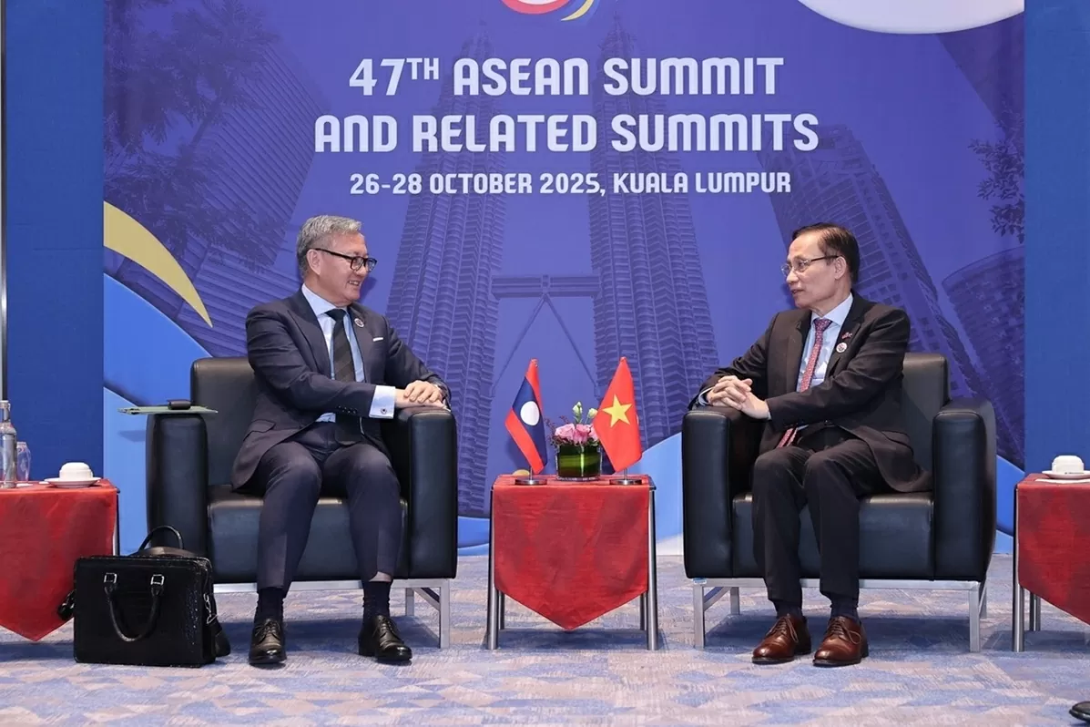 Partiets centralkommittésekreterare, utrikesminister Le Hoai Trung, träffade Laos utrikesminister Thongsavanh Phovihane Bí thư Trung ương Đảng, Bộ trưởng Ngoại giao Lê Hoài Trung gặp Bộ trưởng Ngoại giao Lào Thongsavanh Phovihane