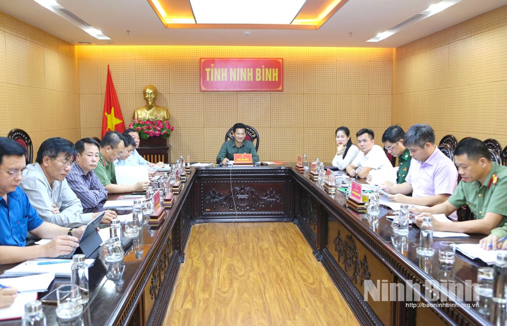Konferansescene ved Ninh Binh-broen.