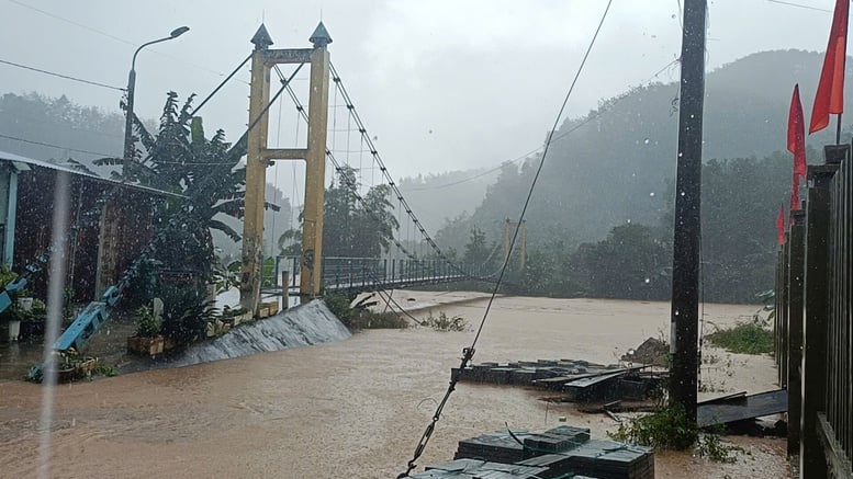 More than 65,000 households in Da Nang City were flooded due to heavy rains and floods - Photo 3. Hơn 65.000 hộ dân tại TP. Đà Nẵng bị ngập do mưa lũ- Ảnh 3.