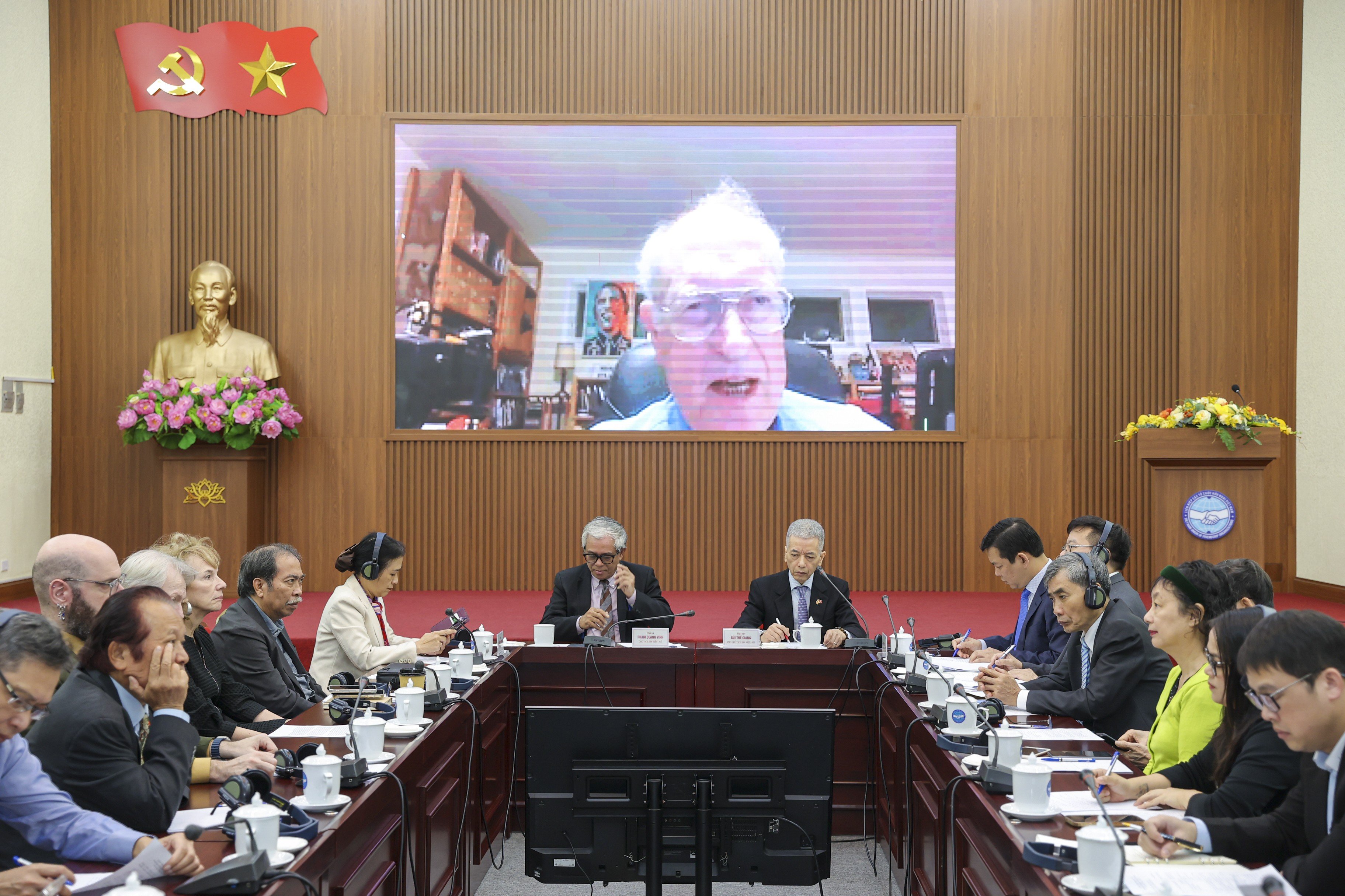 Vietnam-USA együttműködés: A múlt gyógyításától a jövő megteremtéséig Hợp tác Việt - Mỹ: Từ hàn gắn quá khứ đến kiến tạo tương lai