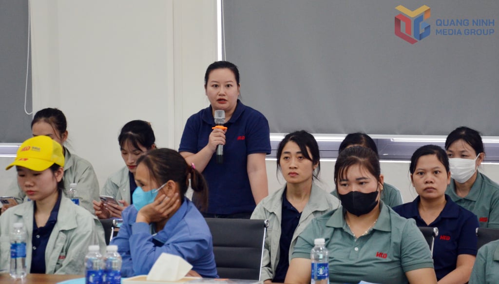 Fru Nguyen Thi Thu Hanh, arbetare vid Garment Workshop 1, Hoa Loi Dat Vietnam Garment Company Limited (Cua Ong-distriktet), tog upp frågor om arbetslöshetsförsäkringen.
