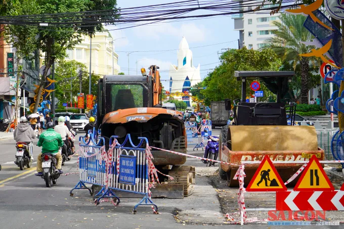Leider van de provincie Khanh Hoa keurt het Rua Bo-project goed.webp