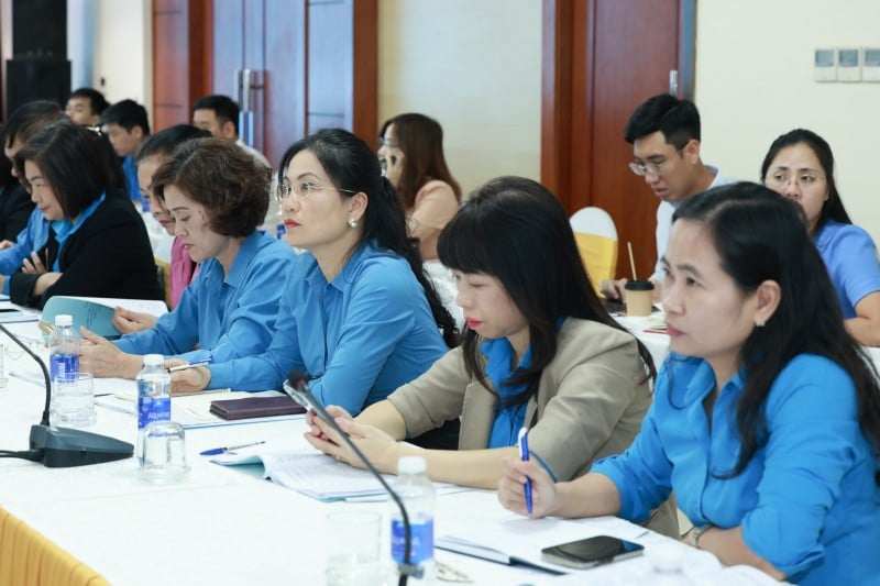 Mange kommentarer knyttet til arbeidere og fagforeninger. (Foto: H.N) Nhiều ý kiến góp ý liên quan tới công nhân và công đoàn. (Ảnh: H.N)