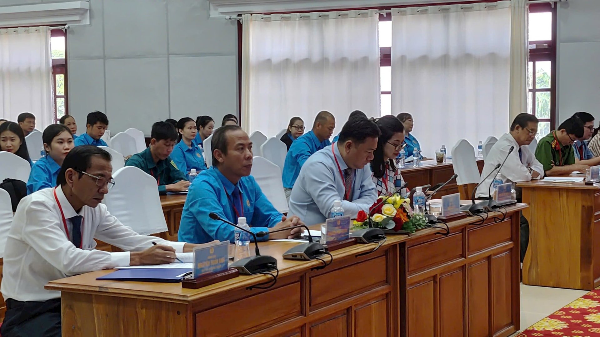 Στο Συνέδριο παρευρέθηκαν οι ηγέτες και οι σύνεδροι των επαρχιών και των τοπικών κοινωνιών.