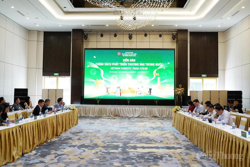ພາບລວມຂອງເວທີປາໄສນະໂຍບາຍພັດທະນາການຄ້າພາຍໃນປີ 2025. ພາບ: ໄທ ແມ້ງ
