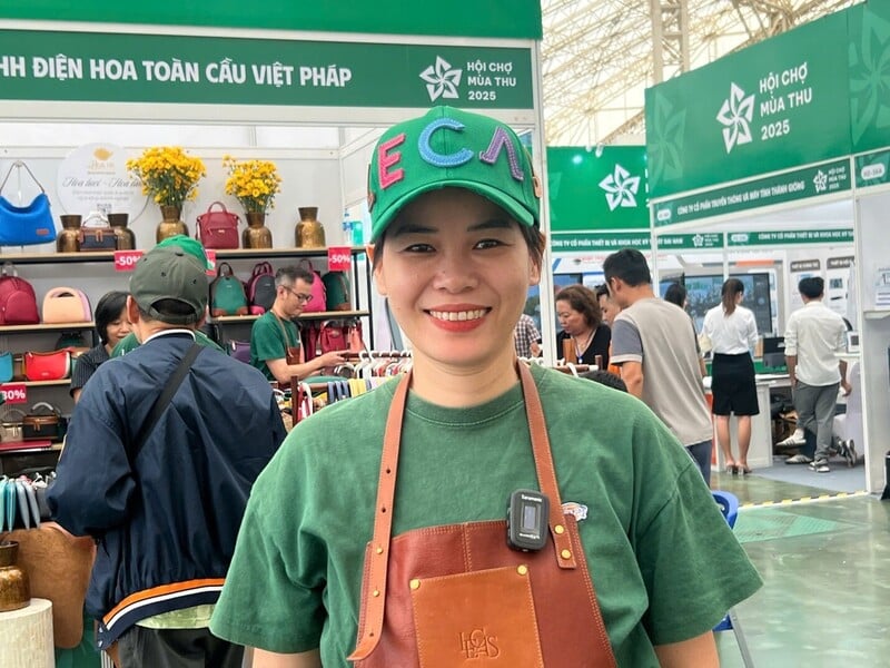 ທ່ານນາງ ຟ້າມທິມາຍ ຜູ້ກໍ່ຕັ້ງຍີ່ຫໍ້ຫນັງຊັ້ນສູງ Legas
