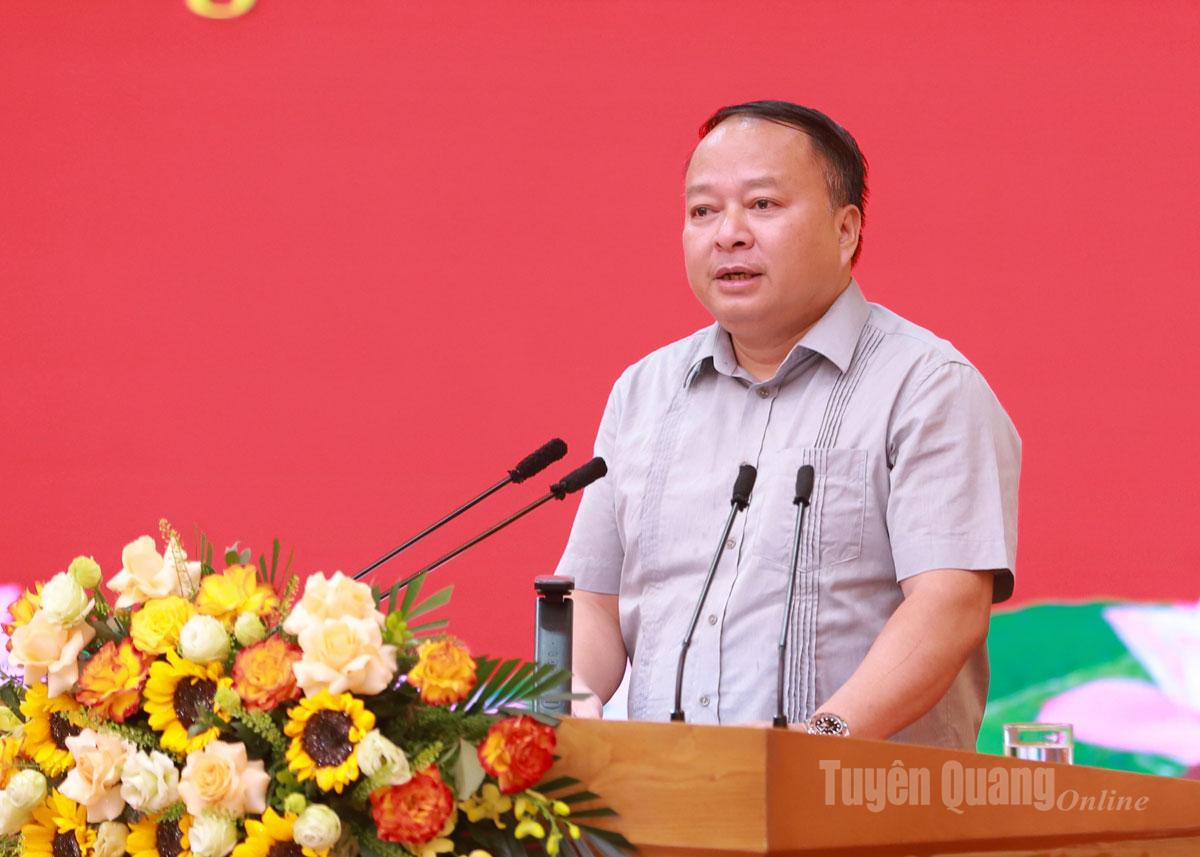 O presidente do Comitê Popular Provincial, Phan Huy Ngoc, presidente do Conselho Provincial de Serviço Militar, fez um discurso de encerramento na conferência.