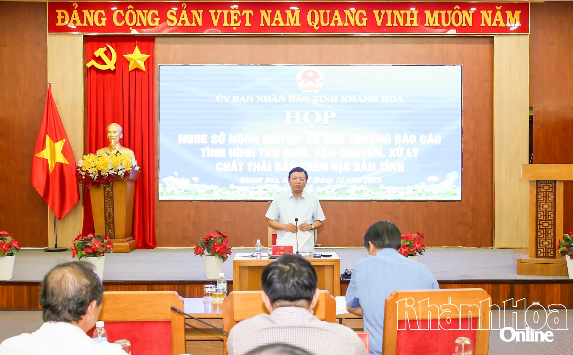 សមមិត្ត Le Huyen ថ្លែងសុន្ទរកថាក្នុងកិច្ចប្រជុំ។