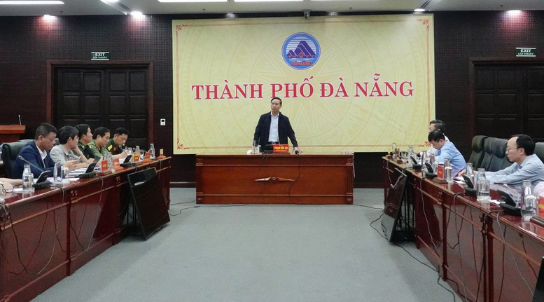Da Nang proaktivně zavádí „4 opatření na místě“ k reakci na povodně – Foto 1. Đà Nẵng chủ động triển khai '4 tại chỗ' ứng phó mưa lũ- Ảnh 1.