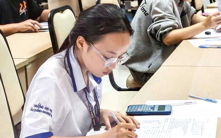 thầy giáo - Ảnh 1.