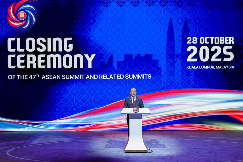 El Primer Ministro completó más de 40 actividades durante su viaje de trabajo para asistir a la 47ª Cumbre de la ASEAN - Foto 1. Thủ tướng hoàn thành hơn 40 hoạt động trong chuyến công tác dự Hội nghị Cấp cao ASEAN 47- Ảnh 1.