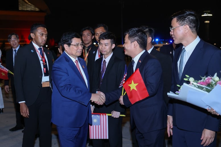 El Primer Ministro completó más de 40 actividades durante su viaje de trabajo para asistir a la 47ª Cumbre de la ASEAN - Foto 6. Thủ tướng hoàn thành hơn 40 hoạt động trong chuyến công tác dự Hội nghị Cấp cao ASEAN 47- Ảnh 6.
