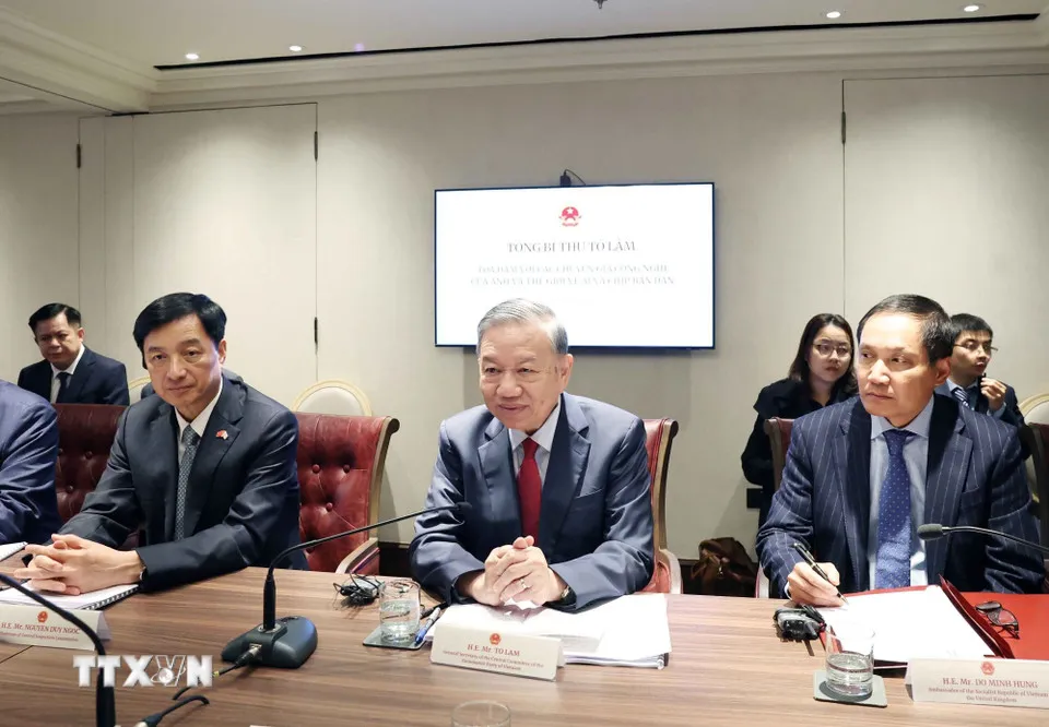 Tổng Bí thư Tô Lâm dự tọa đàm với các chuyên gia công nghệ về AI và Chip bán dẫn - Ảnh 1.