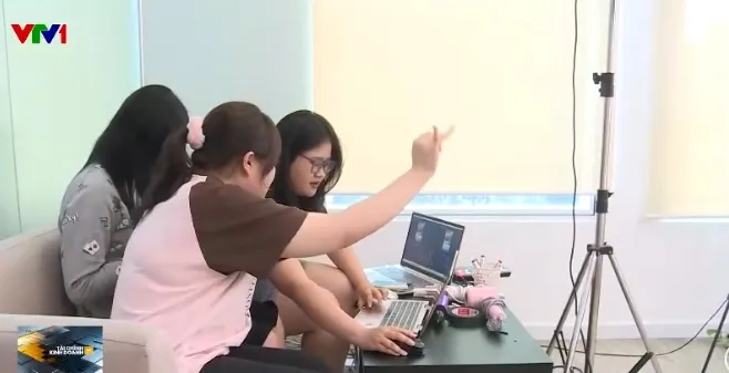 Người tiêu dùng cẩn trọng hơn khi mua sắm qua livestream - Ảnh 1.