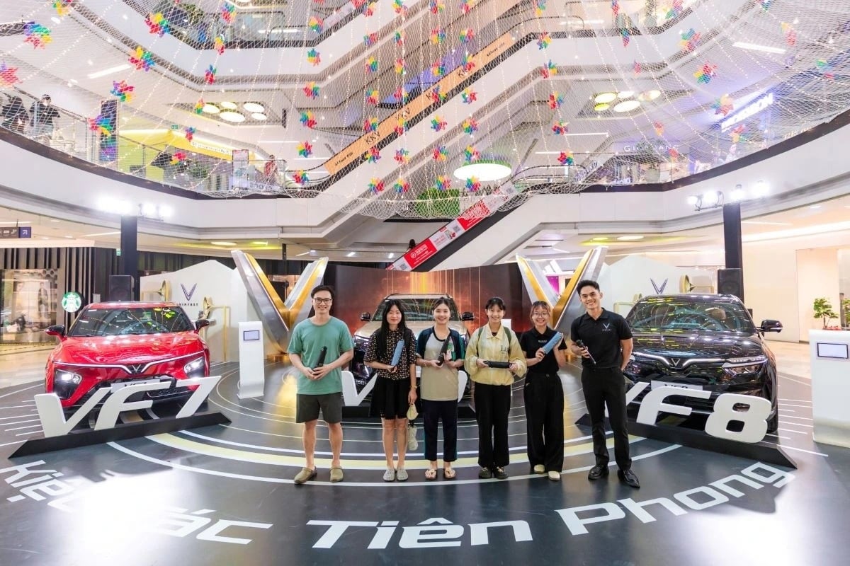 Trio Vinfast VF 7, VF 8 e VF 9 atrai clientes no dia da experiência com carros elétricos, imagem 3
