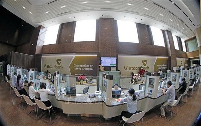 Balcão de transações de clientes na sede do Vietcombank. (Foto: Tran Viet/VNA) 3-8769.jpg