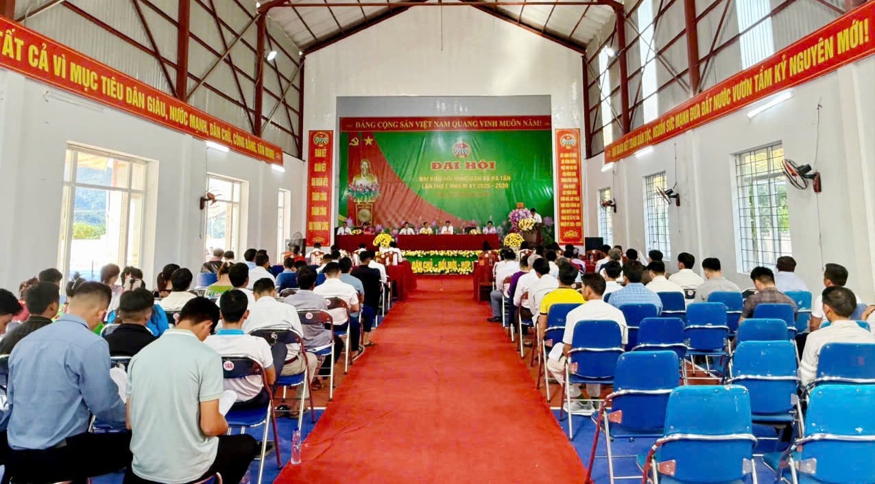 Adegan Kongres. Quang cảnh đại hội.