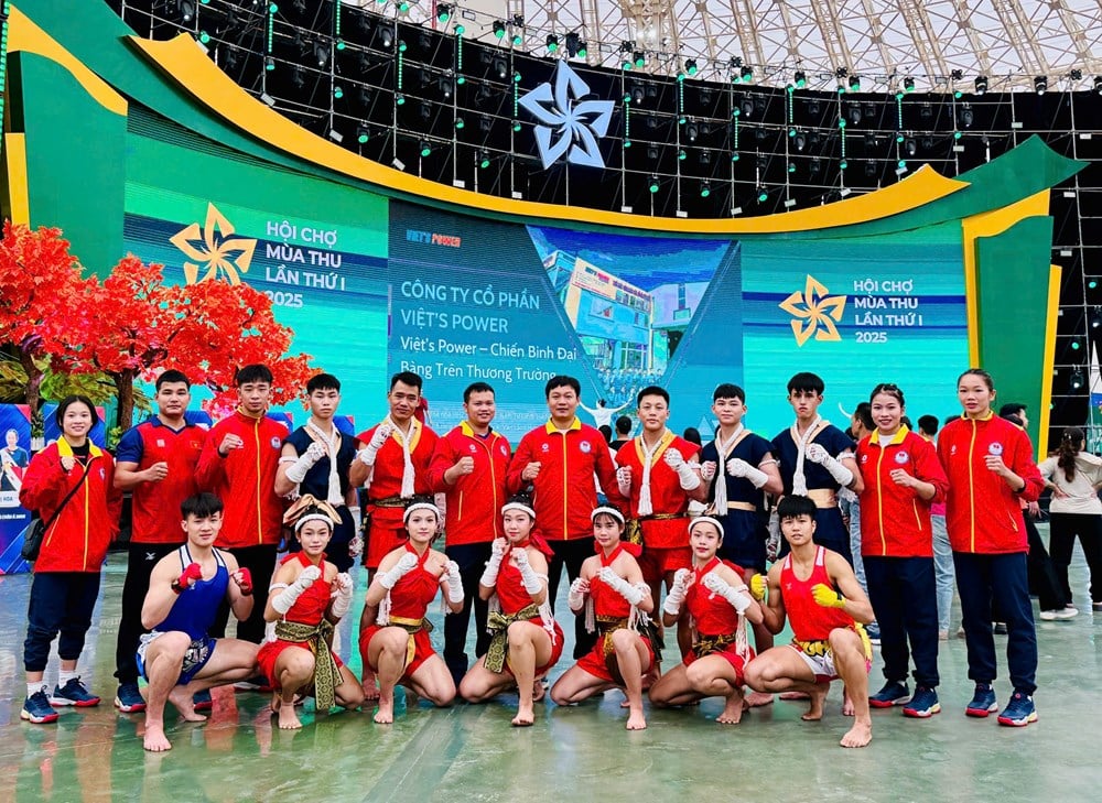 ບັນດານັກກິລາຫວຽດນາມສ່ອງແສງຢູ່ງານຕະຫຼາດນັດລະດູໃບໄມ້ຫຼົ່ນ 2025 - ຮູບ 1