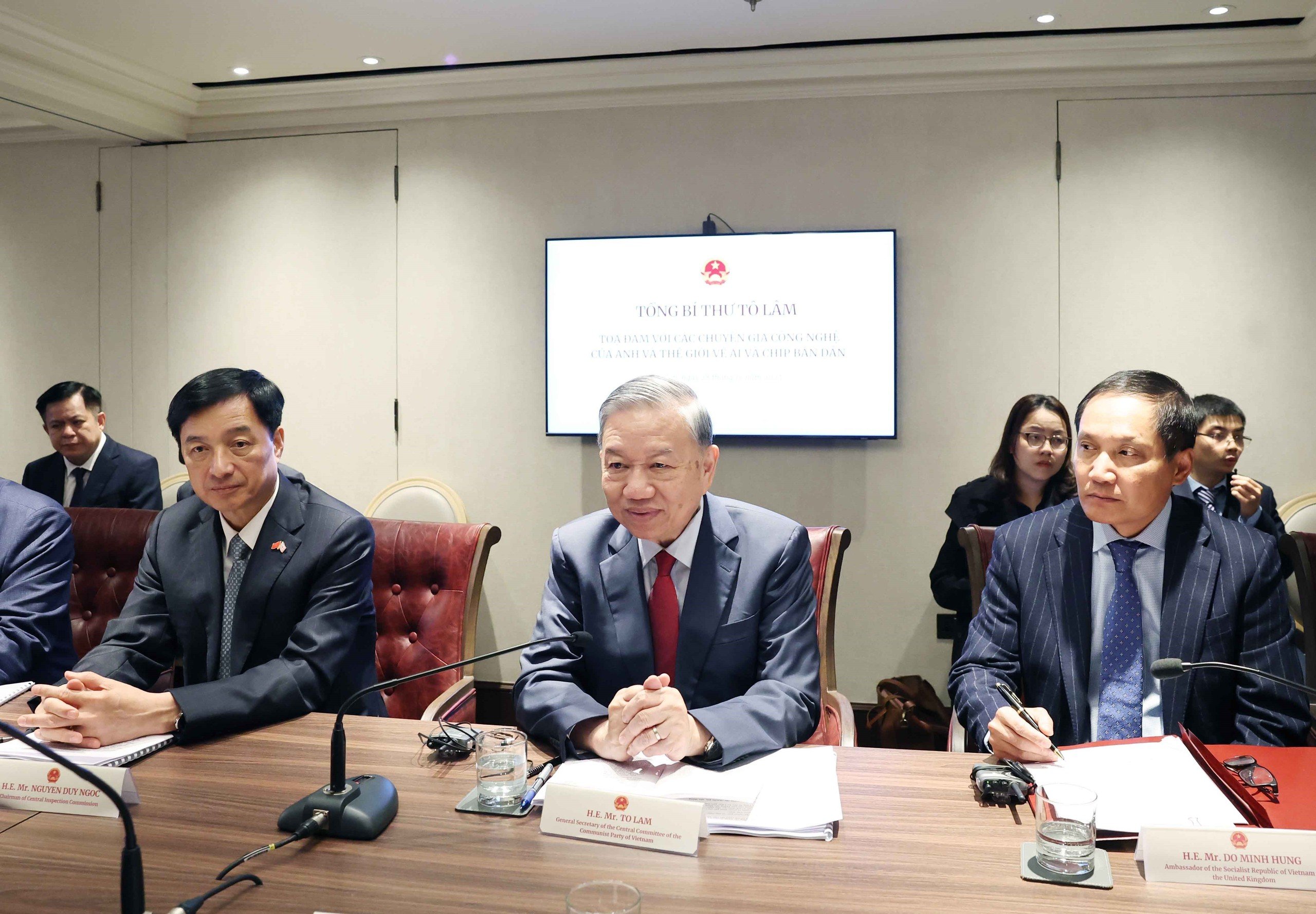 Tổng Bí thư Tô Lâm dự tọa đàm về AI và chip bán dẫn tại Anh- Ảnh 1.