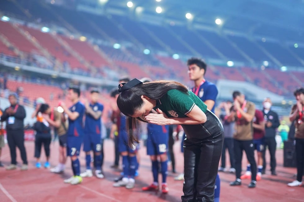 O FAT criou um comitê de investigação para o caso da bandeira nacional errada e foi ao Vietnã para se desculpar diretamente com a VFF - Foto 1. FAT thành lập Ủy ban điều tra vụ sai Quốc kỳ, sang Việt Nam trực tiếp xin lỗi VFF- Ảnh 1.