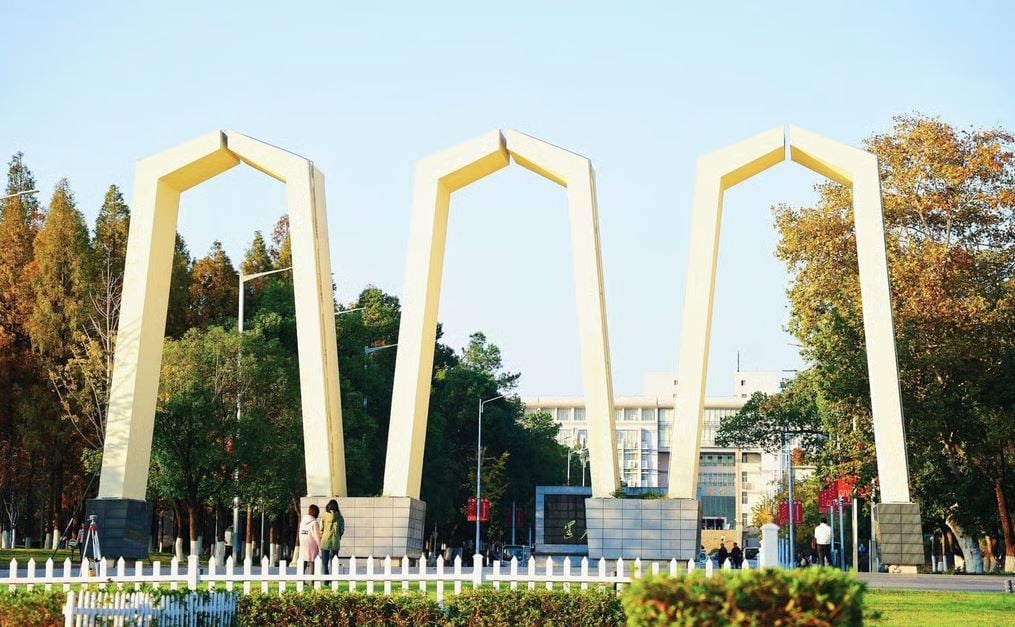 Truong đại học.JPG