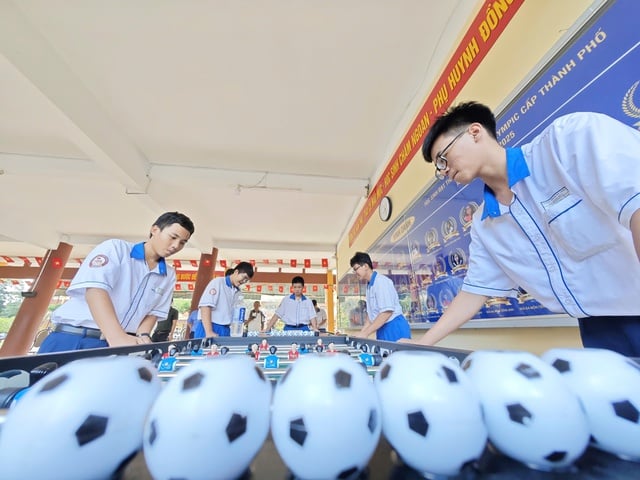 'Giáo dục thành phố chưa bao giờ đặt nặng vấn đề học và thi cử' - Ảnh 1.