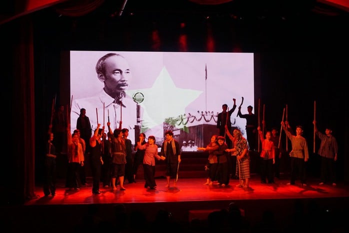 Những dấu ấn đậm nét, khơi gợi niềm tự hào dân tộc - Ảnh 3. Những dấu ấn đậm nét, khơi gợi niềm tự hào dân tộc - Ảnh 3.