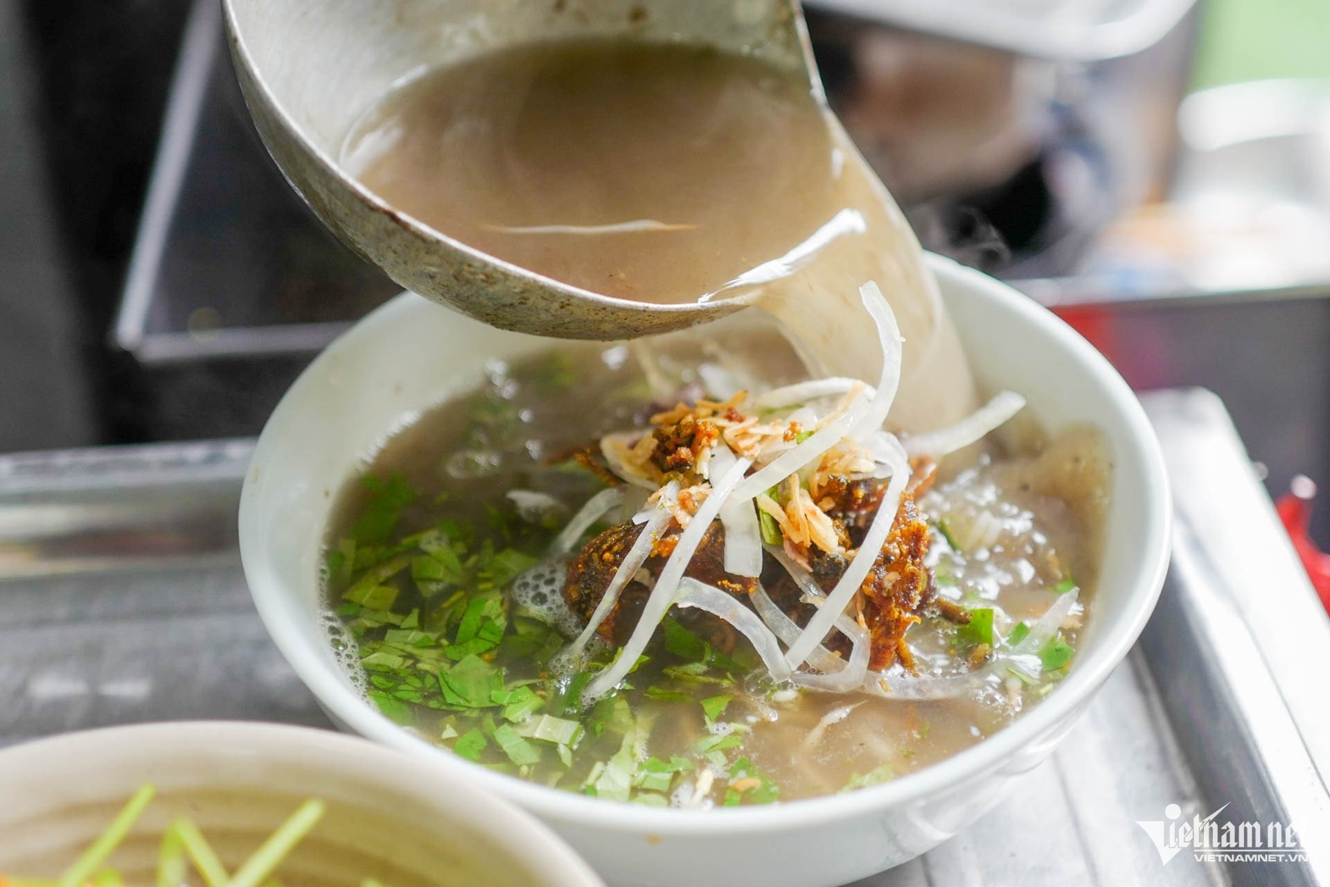 เส้นหมี่ปลาไหลฉาบปูน เมนูแนะนำจากมิชลินไกด์