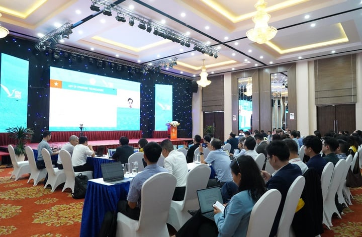 Utveckla och bemästra AI-teknik: Vietnams strategiska drag i den digitala tidsåldern - Foto 1. Phát triển và làm chủ công nghệ AI: Bước đi chiến lược của Việt Nam trong kỷ nguyên số- Ảnh 1.