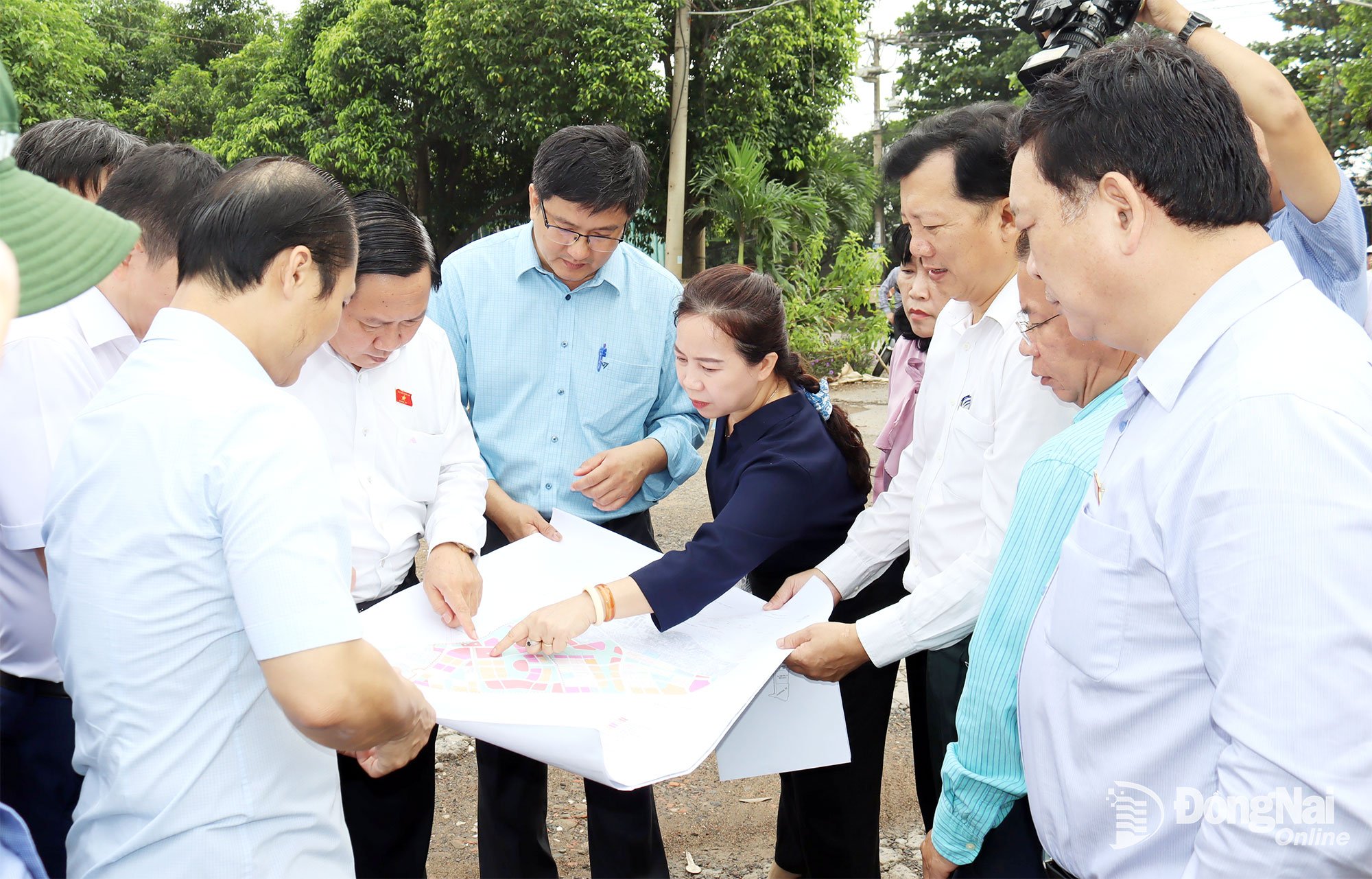 Делегація Національних зборів провінції контролює роботи з планування та землекористування в рамках проекту міської зони, який буде реалізовано в районі Тран Б'єн.