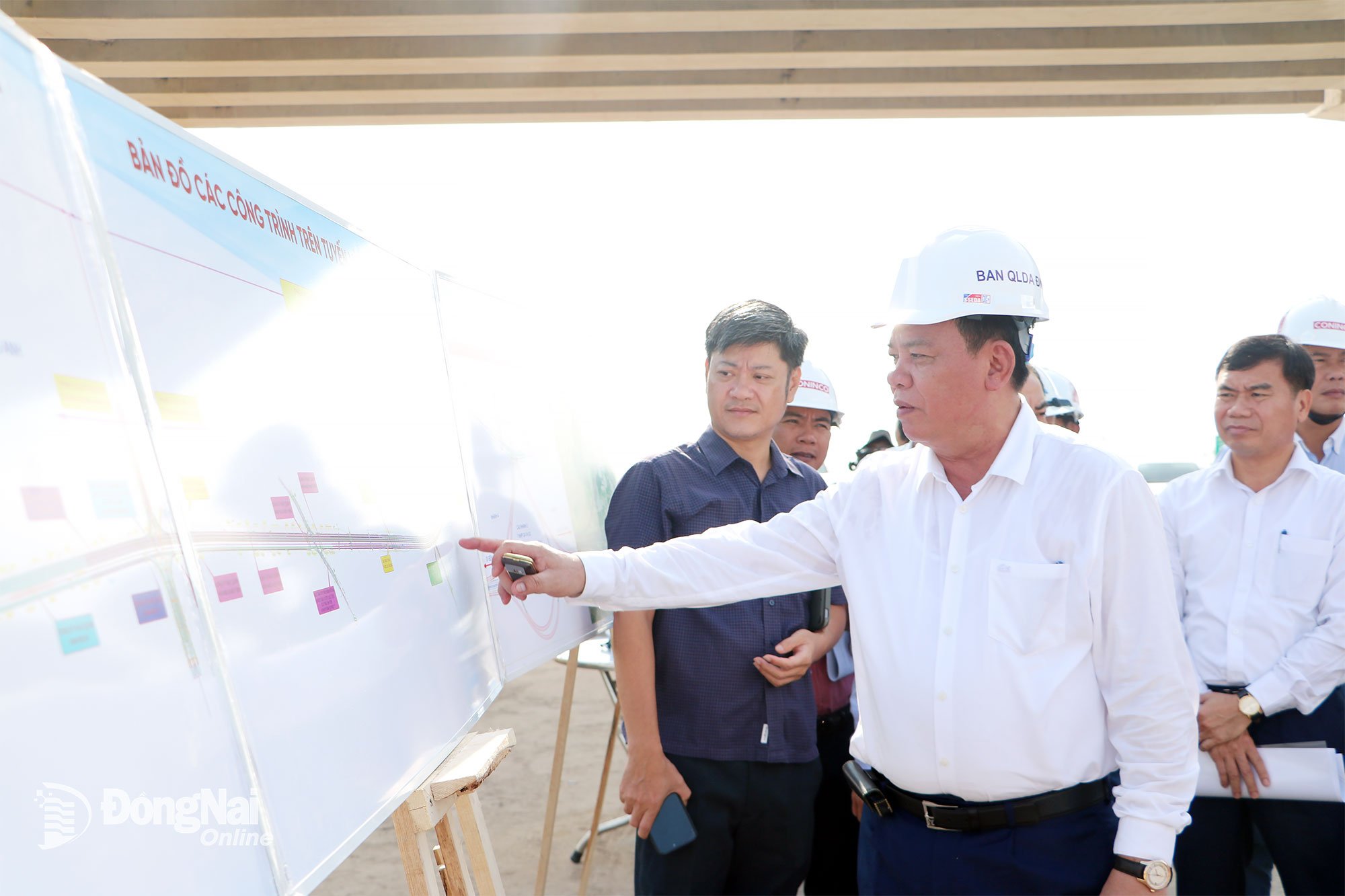 Заступник секретаря провінційного партійного комітету, голова провінційного народного комітету Во Тан Дик оглянув проект Кільцева дорога 3 – Хошимін. Фото: Фам Тунг