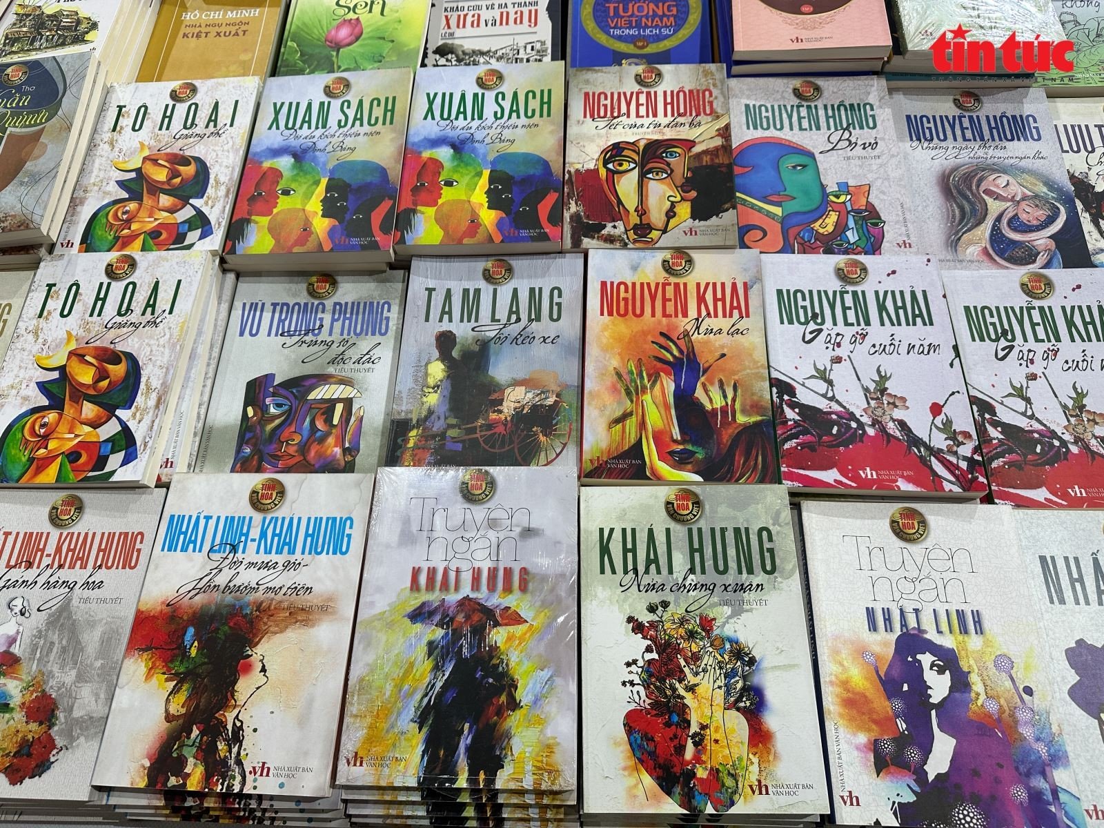 كتب أدبية رائعة تثري نفوس محبي الكتب.