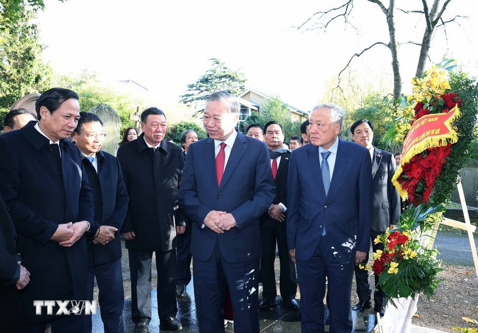 2810 Tong bi thu vieng mo karl marx 4.jpg