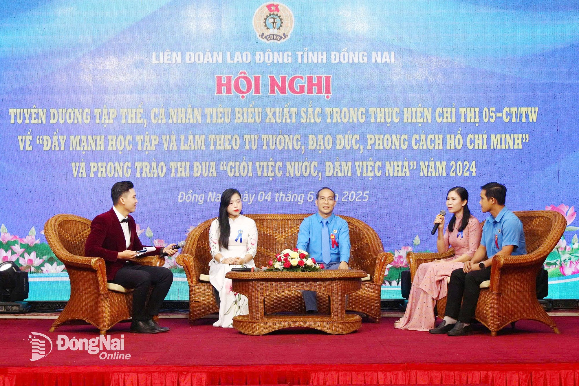 Đại diện Công đoàn các doanh nghiệp chia sẻ kết quả trong Phong trào Giỏi việc nước, đảm việc nhà trong doanh nghiệp tại hội nghị tuyên dương các cá nhân, tập thể tiêu biểu xuất sắc do Liên đoàn Lao động tỉnh Đồng Nai tổ chức. Ảnh: Lan Mai